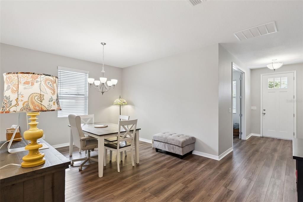 Под контрактом: $899,999 (4 спален, 3 ванн, 3101 Квадратных фут)