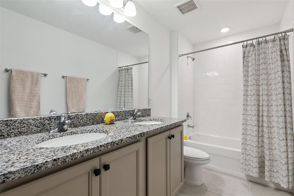 Под контрактом: $899,999 (4 спален, 3 ванн, 3101 Квадратных фут)