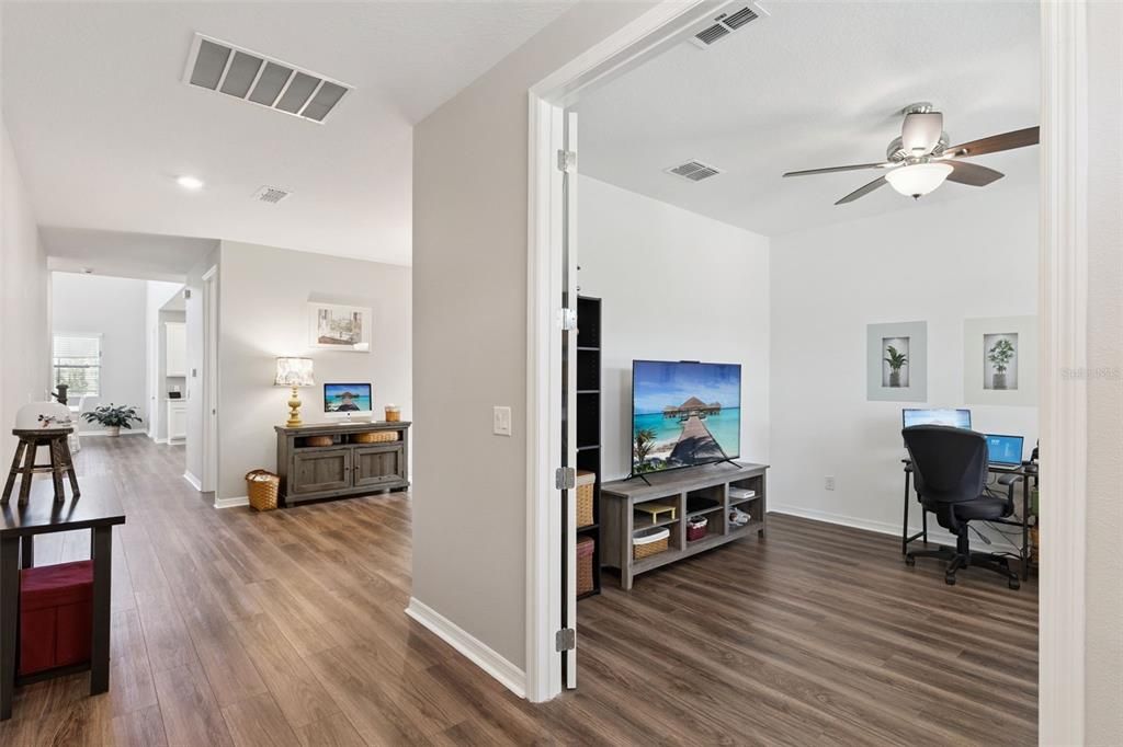 Под контрактом: $899,999 (4 спален, 3 ванн, 3101 Квадратных фут)