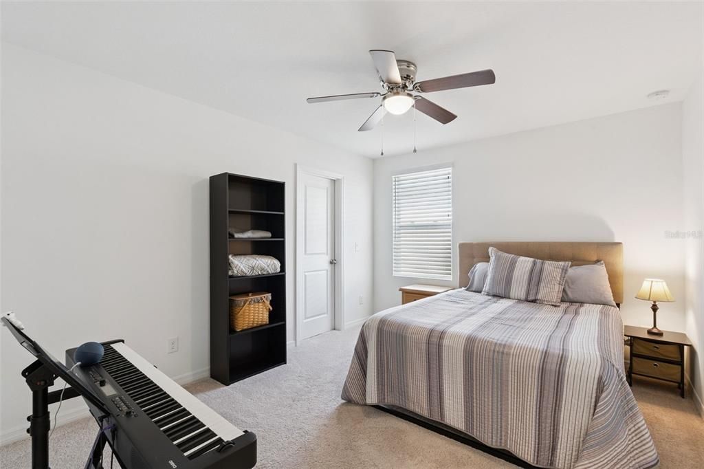 Под контрактом: $899,999 (4 спален, 3 ванн, 3101 Квадратных фут)