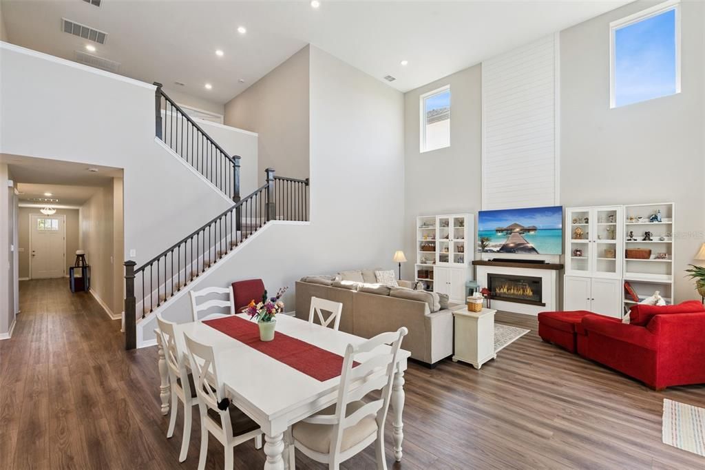 Под контрактом: $899,999 (4 спален, 3 ванн, 3101 Квадратных фут)