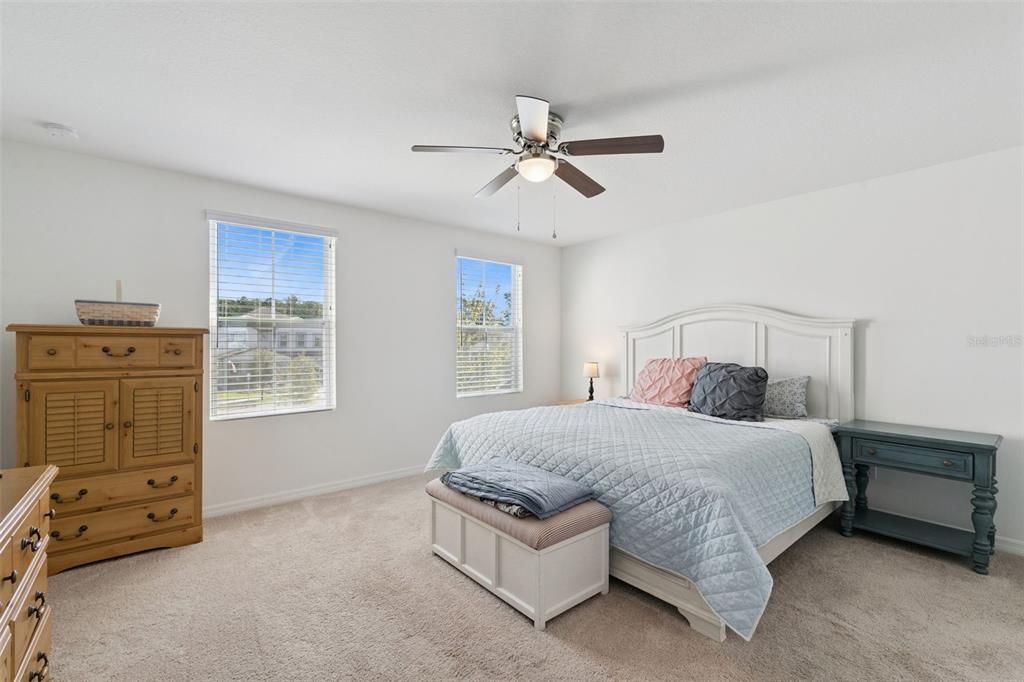 Под контрактом: $899,999 (4 спален, 3 ванн, 3101 Квадратных фут)