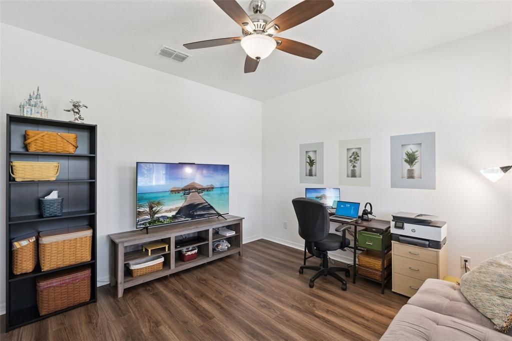 Под контрактом: $899,999 (4 спален, 3 ванн, 3101 Квадратных фут)