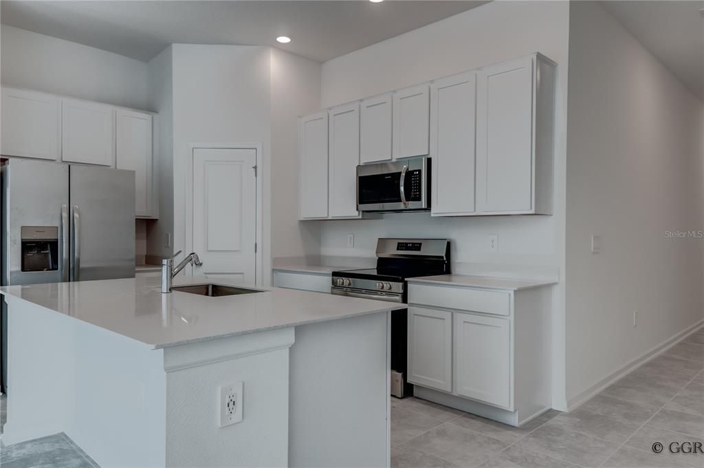 合同活跃: $2,250 (3 贝兹, 2 浴室, 1580 平方英尺)