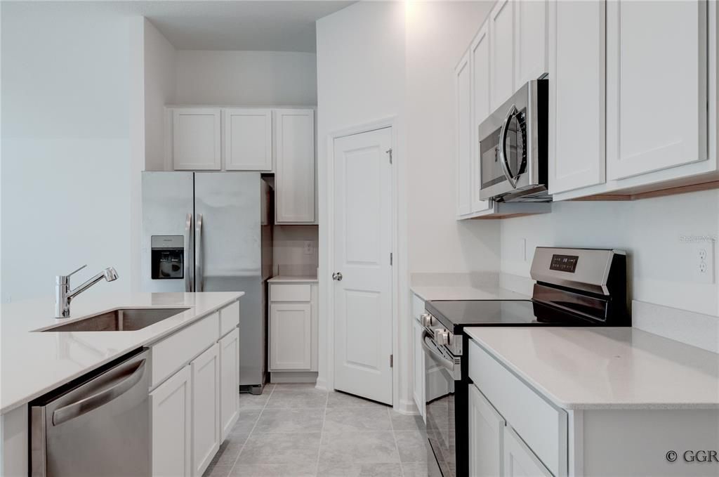 合同活跃: $2,250 (3 贝兹, 2 浴室, 1580 平方英尺)