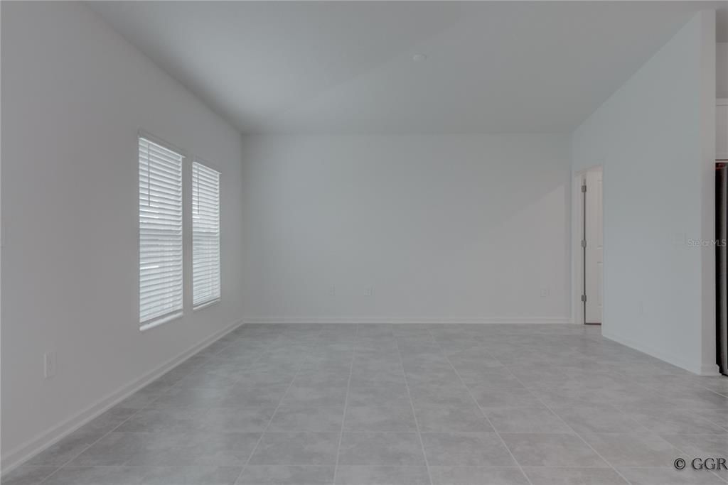 合同活跃: $2,250 (3 贝兹, 2 浴室, 1580 平方英尺)