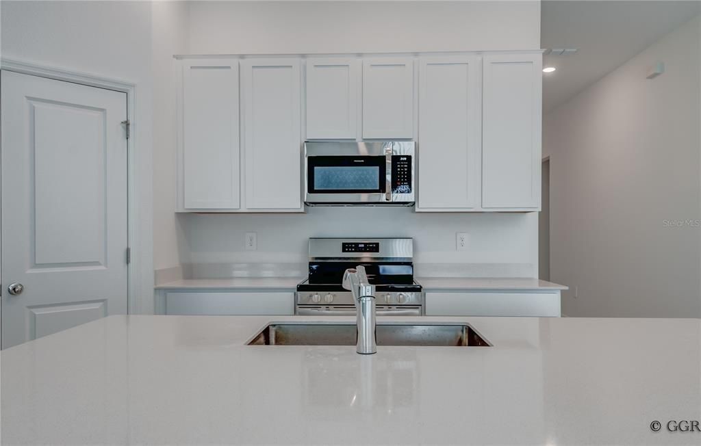 合同活跃: $2,250 (3 贝兹, 2 浴室, 1580 平方英尺)