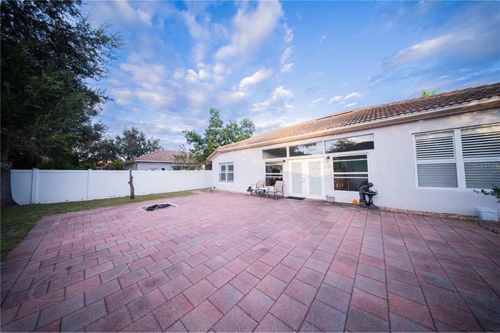 En Venta: $689,800 (4 camas, 3 baños, 2400 Pies cuadrados)