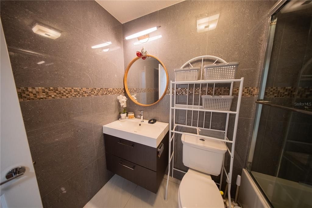 En Venta: $689,800 (4 camas, 3 baños, 2400 Pies cuadrados)