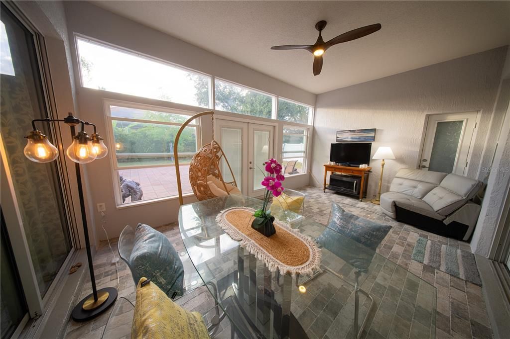 En Venta: $689,800 (4 camas, 3 baños, 2400 Pies cuadrados)