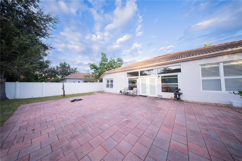 En Venta: $689,800 (4 camas, 3 baños, 2400 Pies cuadrados)