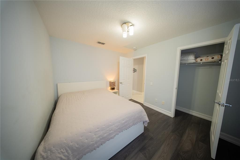 En Venta: $689,800 (4 camas, 3 baños, 2400 Pies cuadrados)