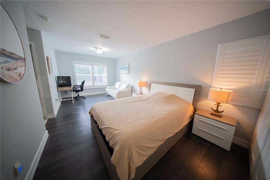 En Venta: $689,800 (4 camas, 3 baños, 2400 Pies cuadrados)