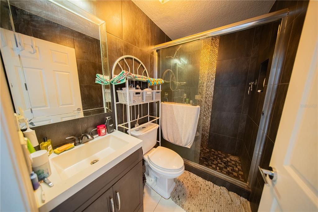 En Venta: $689,800 (4 camas, 3 baños, 2400 Pies cuadrados)