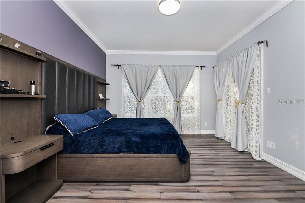 En Venta: $689,800 (4 camas, 3 baños, 2400 Pies cuadrados)