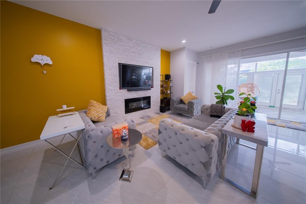 En Venta: $689,800 (4 camas, 3 baños, 2400 Pies cuadrados)