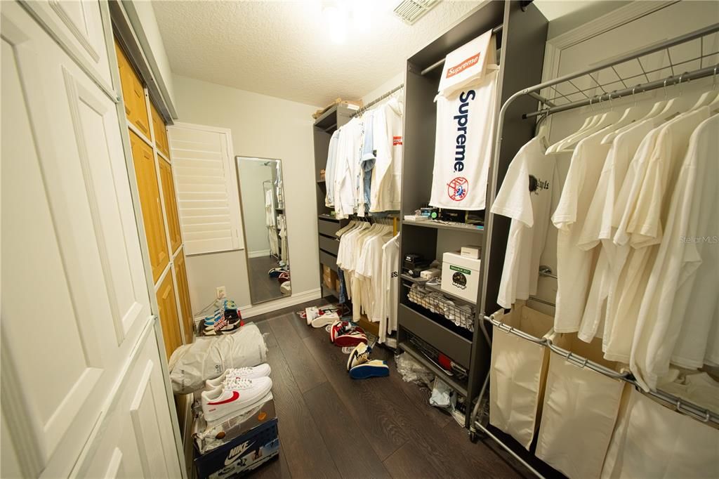 En Venta: $689,800 (4 camas, 3 baños, 2400 Pies cuadrados)