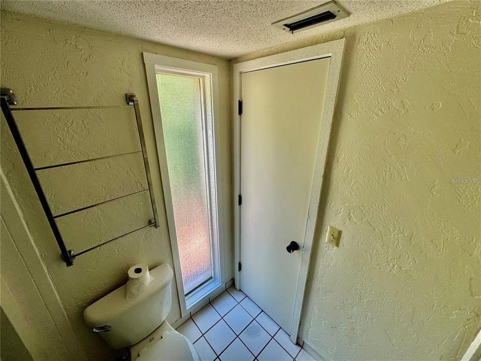 出租: $850 (0 贝兹, 1 浴室, 411 平方英尺)