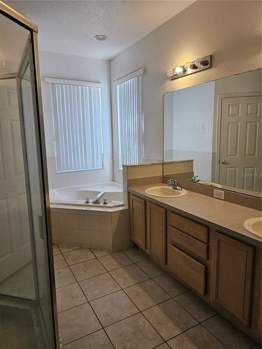 For Sale: $283,500 (4 beds, 3 baths, 1956 Square Feet)