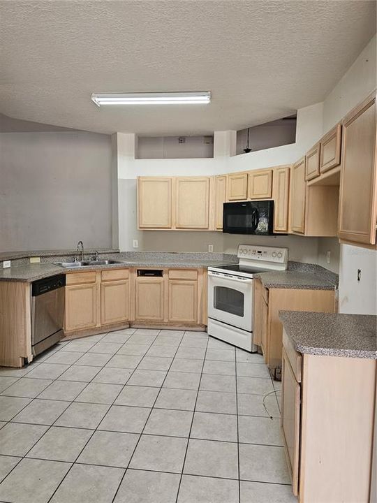 For Sale: $283,500 (4 beds, 3 baths, 1956 Square Feet)