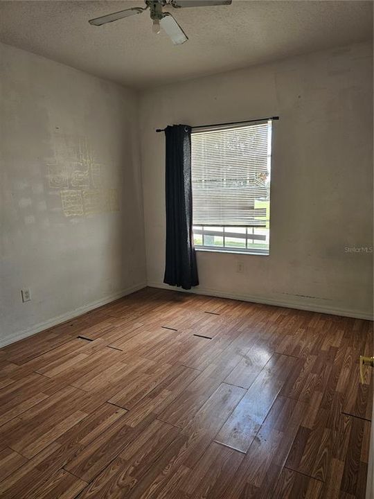 For Sale: $283,500 (4 beds, 3 baths, 1956 Square Feet)