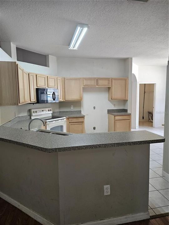 For Sale: $283,500 (4 beds, 3 baths, 1956 Square Feet)