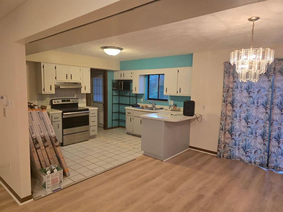 For Sale: $234,900 (3 beds, 2 baths, 1275 Square Feet)