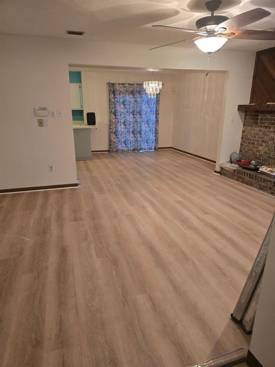 For Sale: $234,900 (3 beds, 2 baths, 1275 Square Feet)