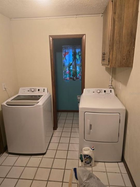 For Sale: $234,900 (3 beds, 2 baths, 1275 Square Feet)