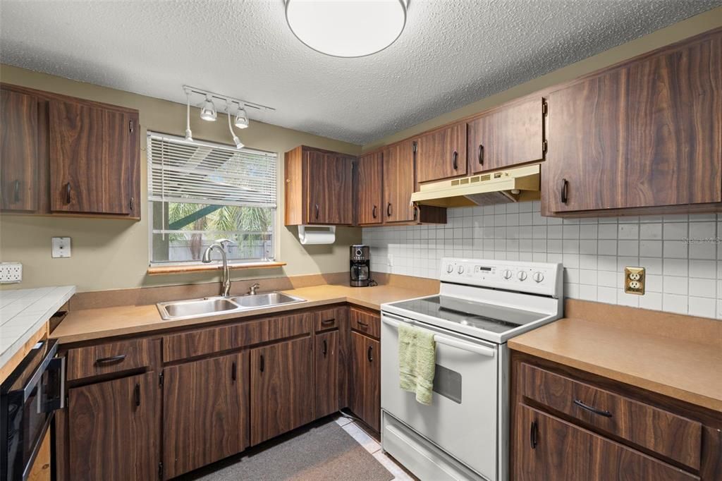 For Sale: $339,900 (3 beds, 2 baths, 1504 Square Feet)