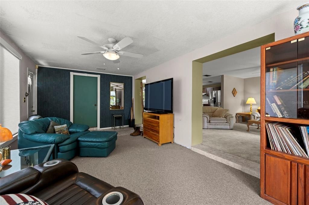 For Sale: $339,900 (3 beds, 2 baths, 1504 Square Feet)