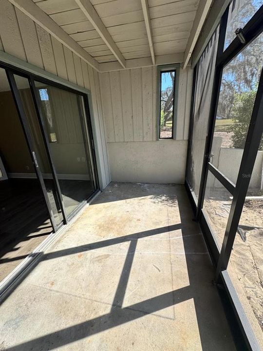 出租: $850 (0 贝兹, 1 浴室, 411 平方英尺)