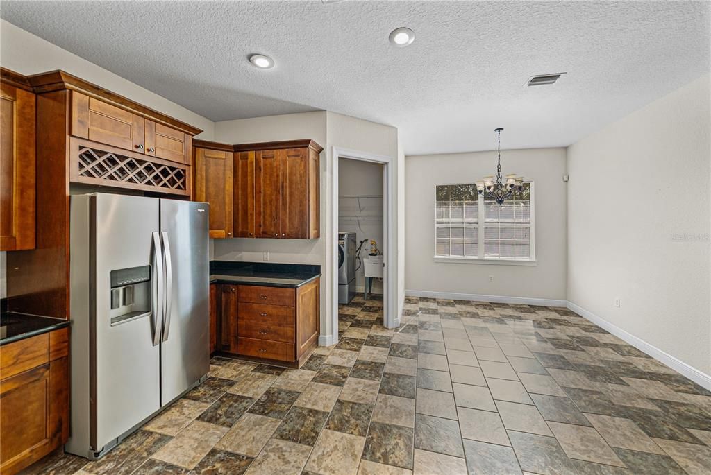 合同活跃: $699,000 (4 贝兹, 3 浴室, 3133 平方英尺)