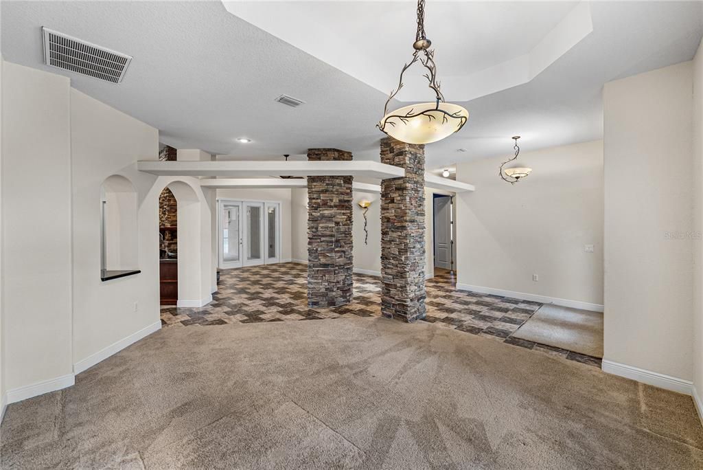 合同活跃: $699,000 (4 贝兹, 3 浴室, 3133 平方英尺)