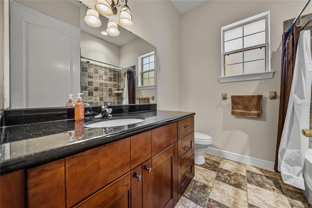 合同活跃: $699,000 (4 贝兹, 3 浴室, 3133 平方英尺)