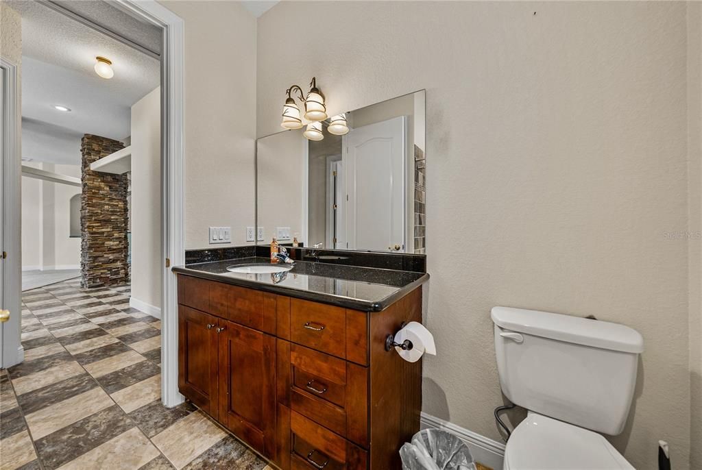 合同活跃: $699,000 (4 贝兹, 3 浴室, 3133 平方英尺)