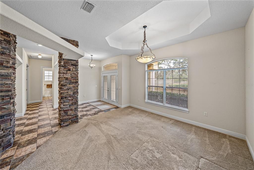 合同活跃: $699,000 (4 贝兹, 3 浴室, 3133 平方英尺)