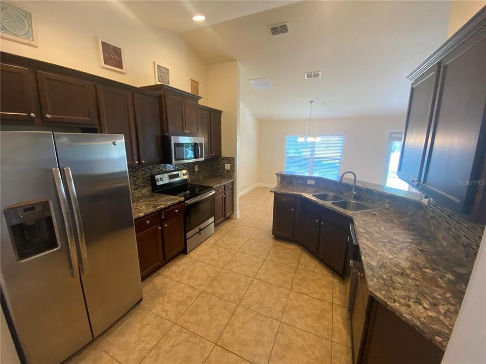 В аренду: $1,975 (4 спален, 2 ванн, 1759 Квадратных фут)