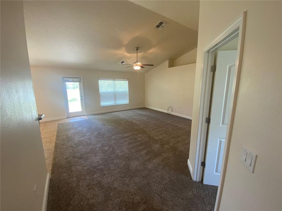 В аренду: $1,975 (4 спален, 2 ванн, 1759 Квадратных фут)