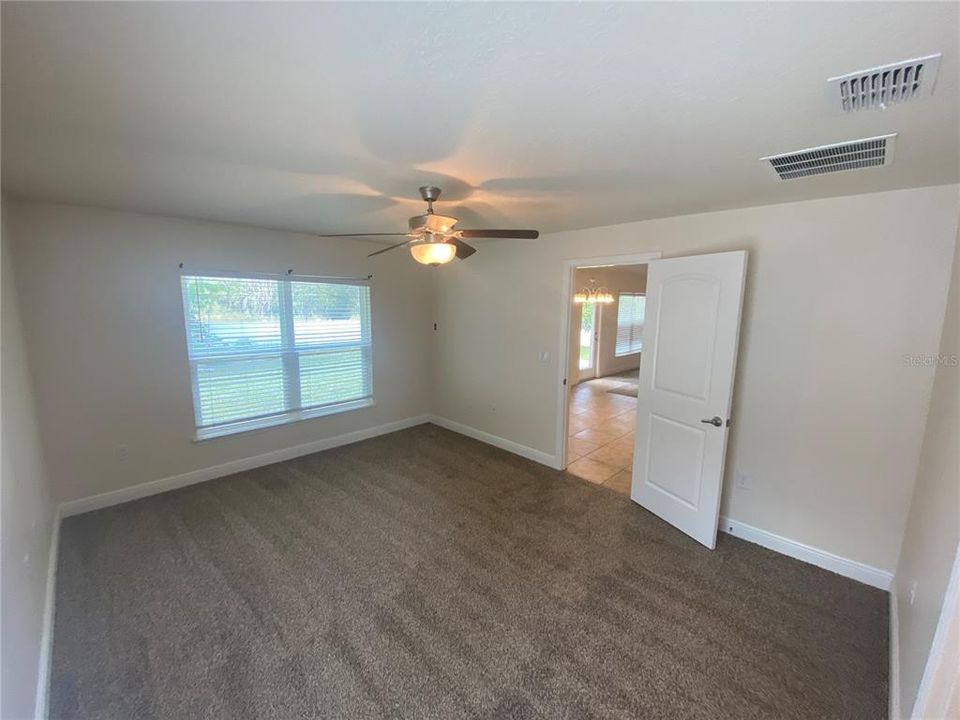 В аренду: $1,975 (4 спален, 2 ванн, 1759 Квадратных фут)