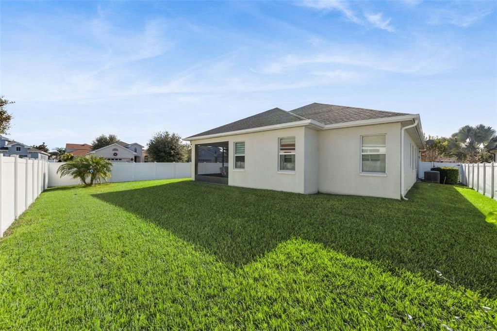 Под контрактом: $389,900 (3 спален, 2 ванн, 2051 Квадратных фут)