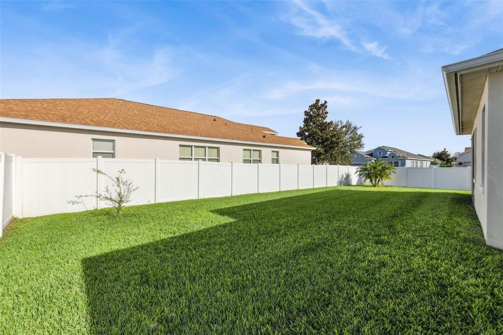 Под контрактом: $389,900 (3 спален, 2 ванн, 2051 Квадратных фут)