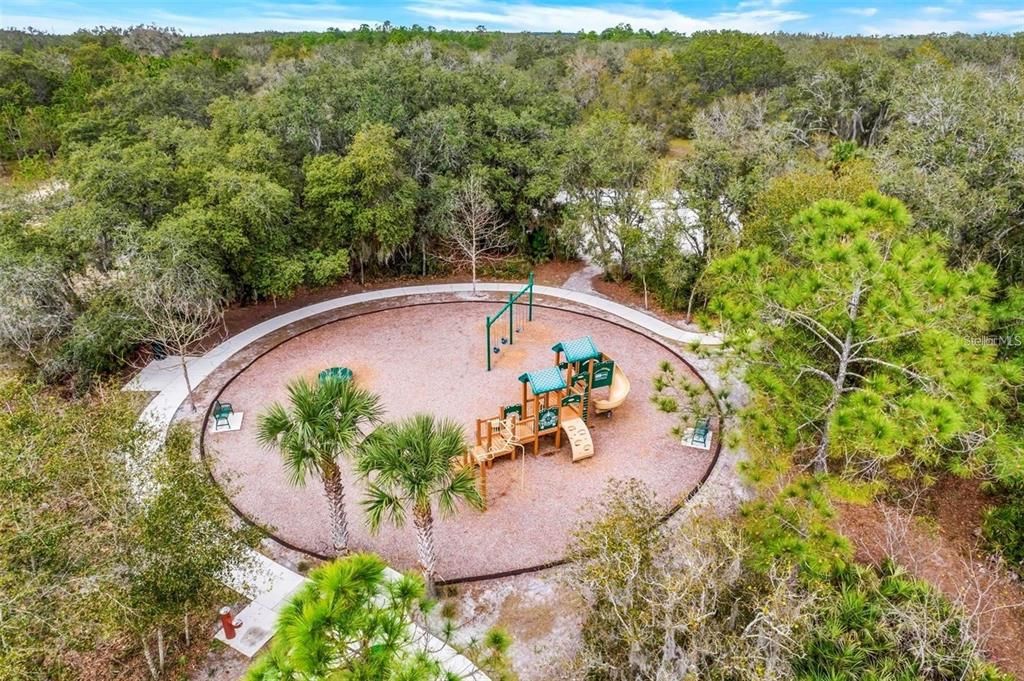 Под контрактом: $389,900 (3 спален, 2 ванн, 2051 Квадратных фут)