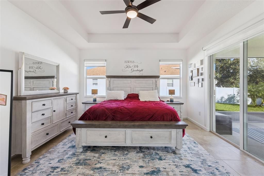 Под контрактом: $389,900 (3 спален, 2 ванн, 2051 Квадратных фут)