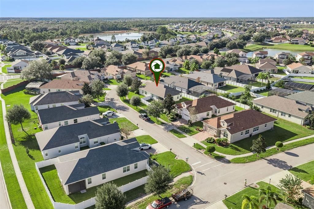 Под контрактом: $389,900 (3 спален, 2 ванн, 2051 Квадратных фут)