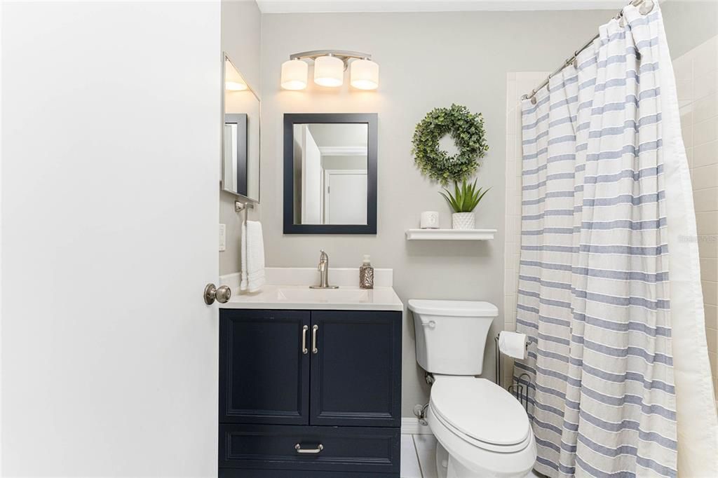 待售: $215,000 (2 贝兹, 2 浴室, 1102 平方英尺)