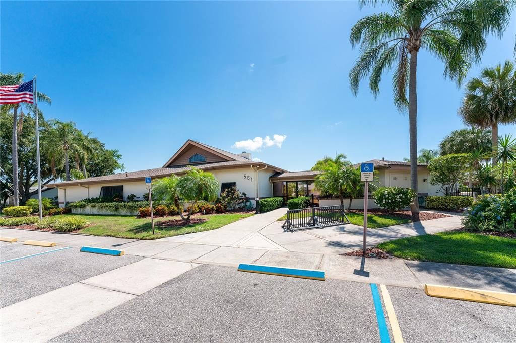 待售: $215,000 (2 贝兹, 2 浴室, 1102 平方英尺)