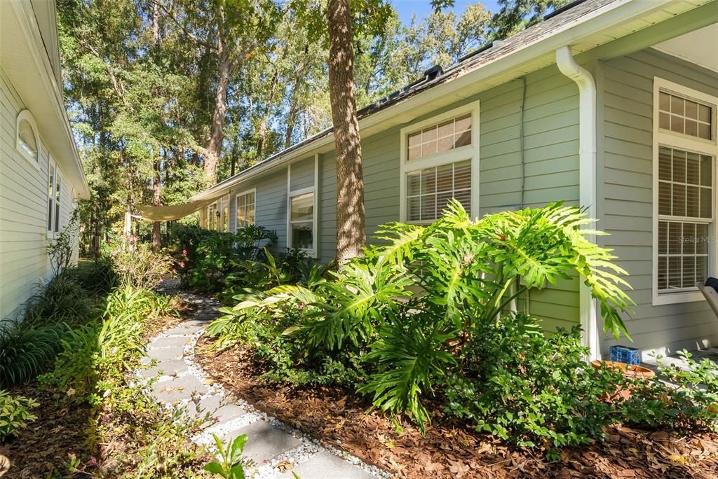 Active With Contract: $525,000 (3 beds, 2 baths, 2073 Square Feet)