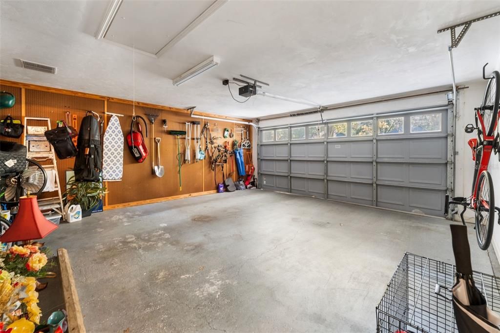 Active With Contract: $525,000 (3 beds, 2 baths, 2073 Square Feet)