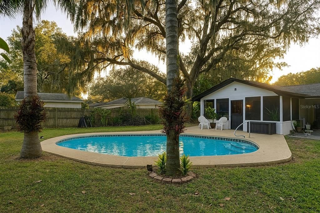 Active With Contract: $350,000 (3 beds, 2 baths, 1320 Square Feet)